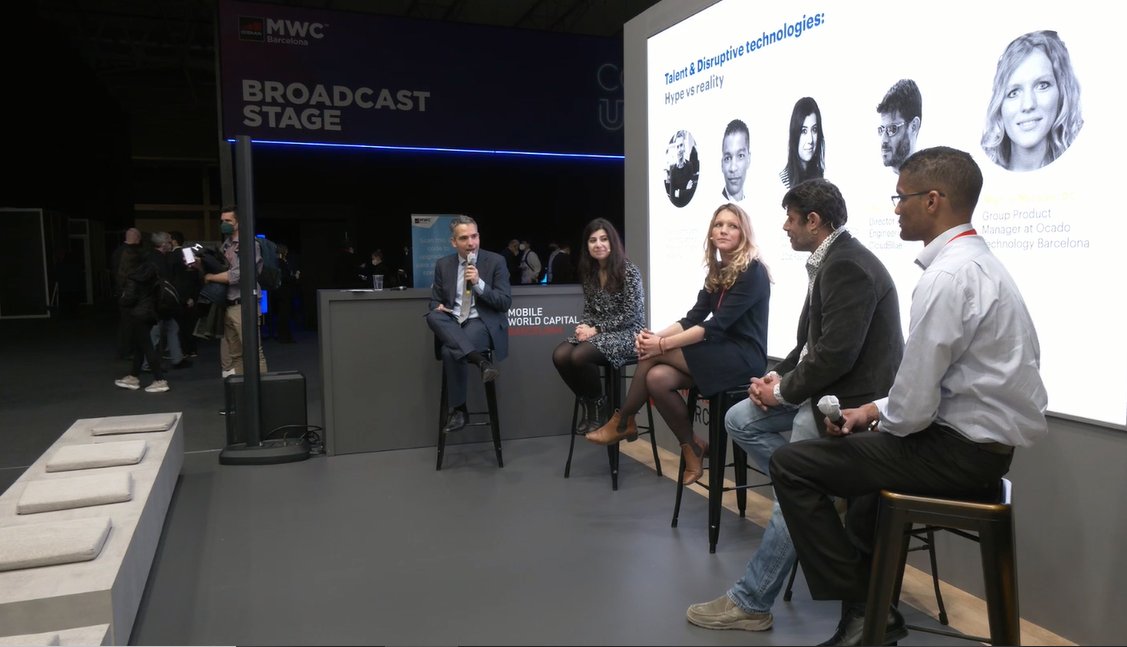 ⚠️ Now live on <a href="/MWCapital/">Mobile World Capital Barcelona</a> stand! <a href="/NiceRbr/">Eunice Ribeiro</a> (EC R&amp;I area director) participating in the panel "Talent &amp; Disruptive Technologies", explaining #i2CAT's role regarding new technologies and cutting-edge research 🔴 cutt.ly/CAo5H2g
