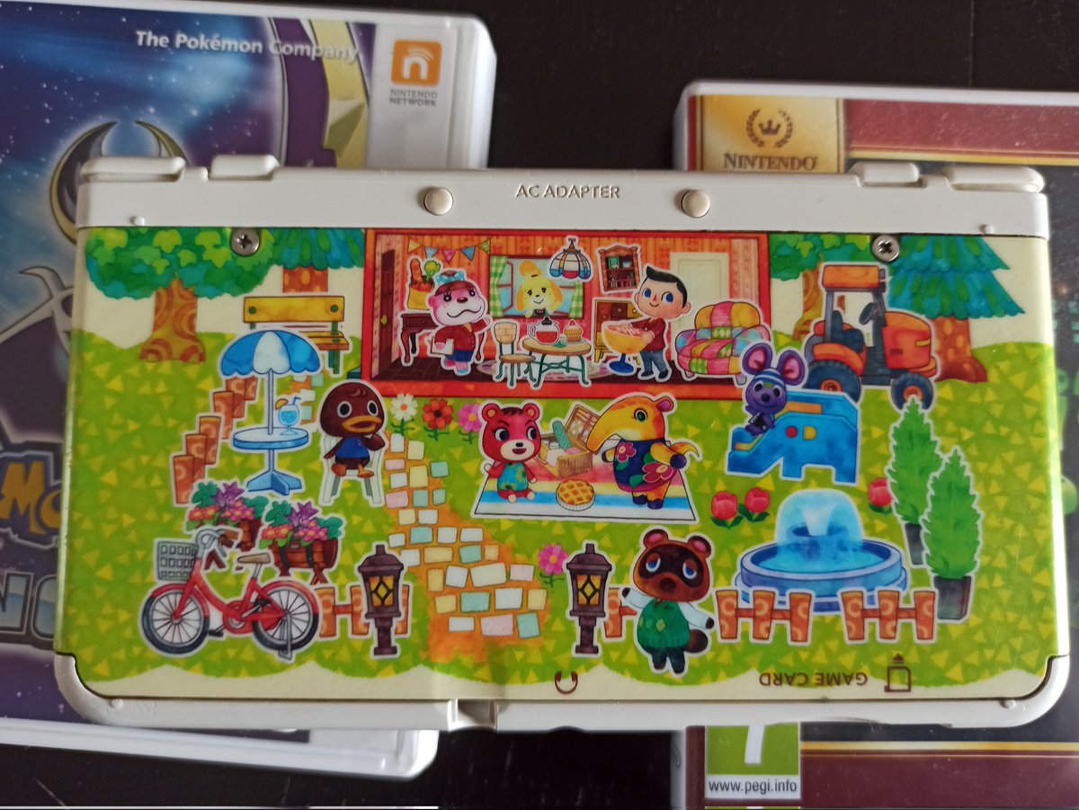hyunkel02's tweet photo. C'est la mouise je dois revendre des trucs, ça intéresserait quelqu'un de ma TL une 3ds animal crossing sans stylet, chargeur non officiel. Mais avec les Jeux AC welcome amiibo (New leaf +maj) - AC happy home designer inclus dans la console - pkmn lune et luigi mansion 2 ? Merci https://t.co/bPxsL3tc9D