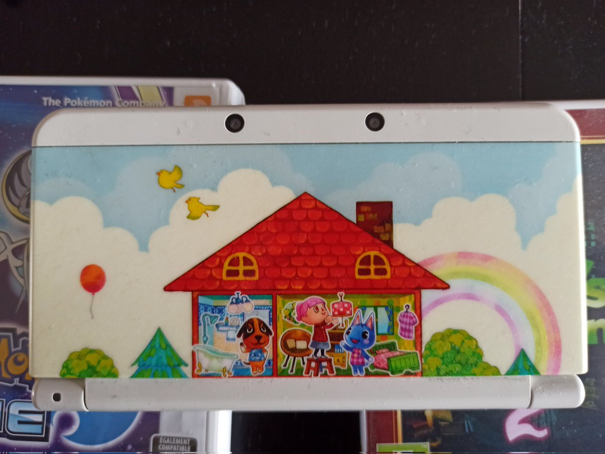 hyunkel02's tweet photo. C'est la mouise je dois revendre des trucs, ça intéresserait quelqu'un de ma TL une 3ds animal crossing sans stylet, chargeur non officiel. Mais avec les Jeux AC welcome amiibo (New leaf +maj) - AC happy home designer inclus dans la console - pkmn lune et luigi mansion 2 ? Merci https://t.co/bPxsL3tc9D