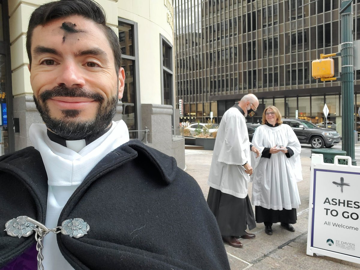 ThePilgrimPadre's tweet photo. Out on Congress and 6th.

#AshestoGo #AustinTX https://t.co/QVODsrOlr0