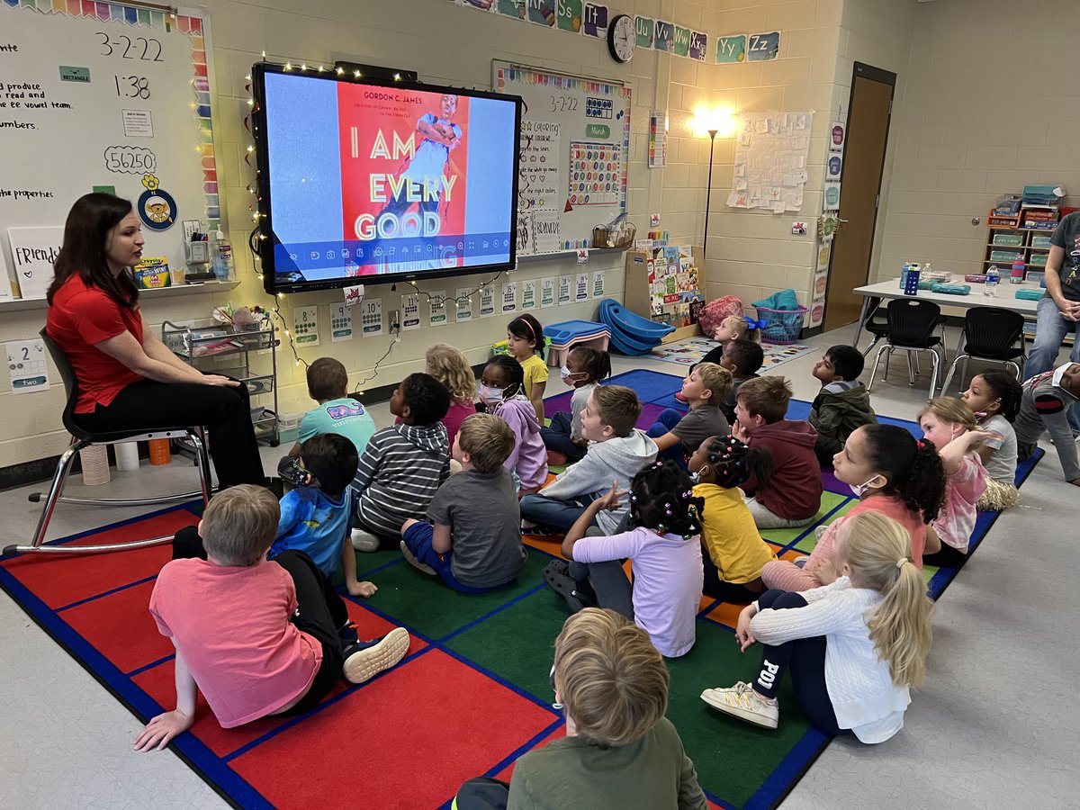 ColemanCrewKSE's tweet photo. Thank you, ⁦@jen_shiers⁩, for coming to be our guest reader this morning! Such a special way to celebrate Read Across America Week! 📚❤️ ⁦@KSpringsLions⁩ https://t.co/wyWWmrD9CI