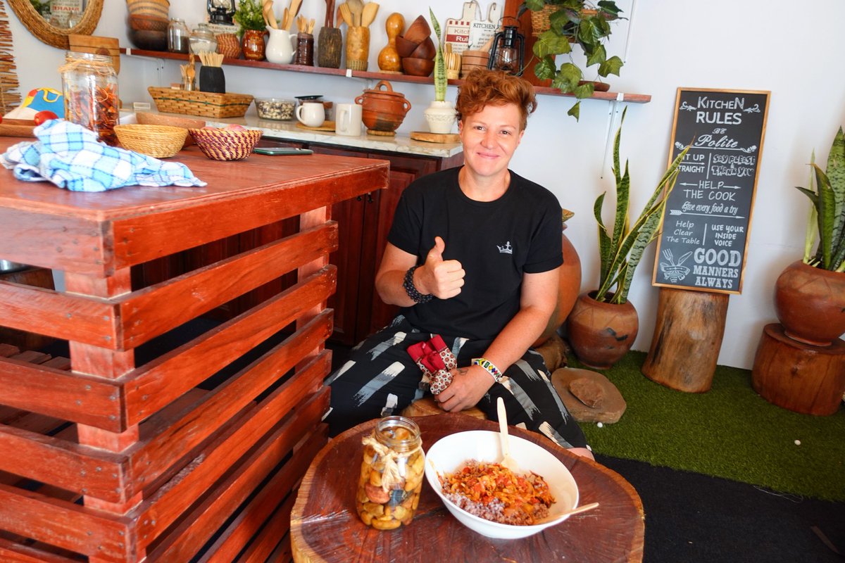 Duduhgu__'s tweet photo. Katelyn is a Nutritionist who's passionate about traditional food knowledge.
We've been exploring some tropical fruits and indigenous foods together.
Few days ago, we experimented Laginsaya in our duduhgu...and she totally loved it and described the flavor as earthy😋
#duduhgu https://t.co/aWKa9JAJG8
