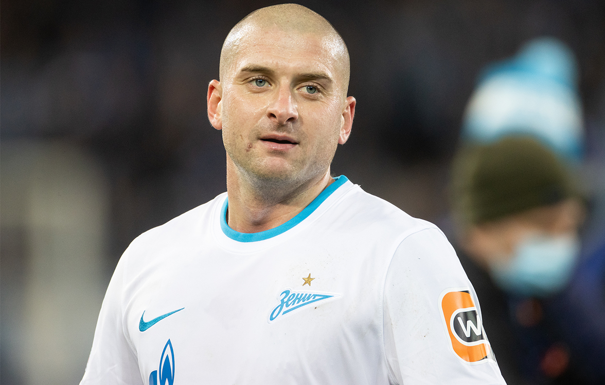 zenit_spb's tweet photo. 2 марта по просьбе Ярослава Ракицкого досрочно прекращено действие контракта с ним.

Мы искренне желаем благополучия родным и близким Ярослава Ракицкого и, конечно, выражаем надежду увидеться на футбольных полях.

Подробности: https://t.co/ZfSDtiMQoI https://t.co/5vCuw92adP