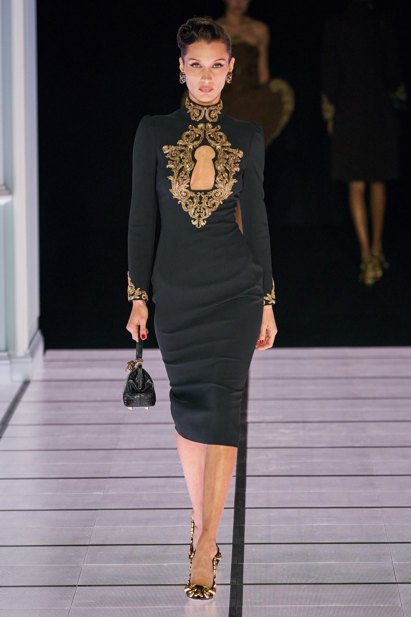 ffanzine's tweet photo. The decor of the most elegant baroque room comes to life thanks to the new Moschino collection by Jeremy Scott. Indeed, to more than one, this collection reminds us of the Disney movie "Beauty and the Beast" in particular Lumiere or Din don.

https://t.co/HDvTc17iga https://t.co/o1vTSuvNyy