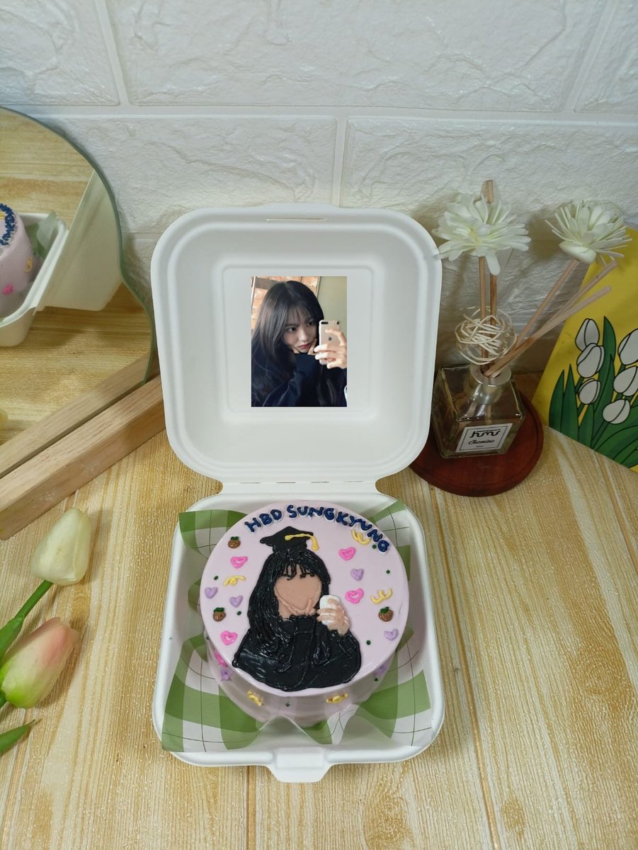 — 🍰☀️✨ ༘°⁣ ㅡ
𝗛𝗔𝗣𝗣𝗬 𝗕𝗜𝗥𝗧𝗛𝗗𝗔𝗬 𝗦𝗨𝗡𝗚𝗞𝗬𝗨𝗡𝗚 !

₊˚ 🎂 A bento cake to celebrate our Sungkyung's birthday &amp; congrats, my dearest Lami, on being a graduate👩‍🎓💗

#DearMyBible
#HappySungkyungDay 
#우리의_바이블_스무번째_페이지
#LAMI #라미 #SUNGKYUNG #김성경