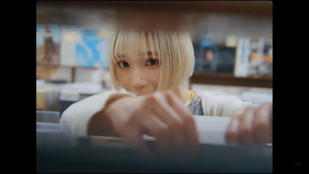 BiSH______Ayu's tweet photo. 私なら間の本棚邪魔なので一瞬で粉砕しますね。
#愛していると言ってくれ https://t.co/YCPRXPAeeh