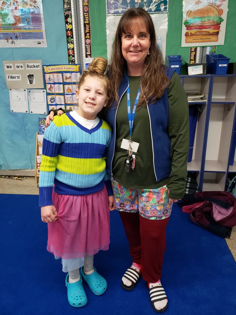 READS_DHH's tweet photo. It’s Wacky Wednesday @JCSelementary and look how wacky @Lsuffreti and her third grade friend are! https://t.co/IYprkt04L0
