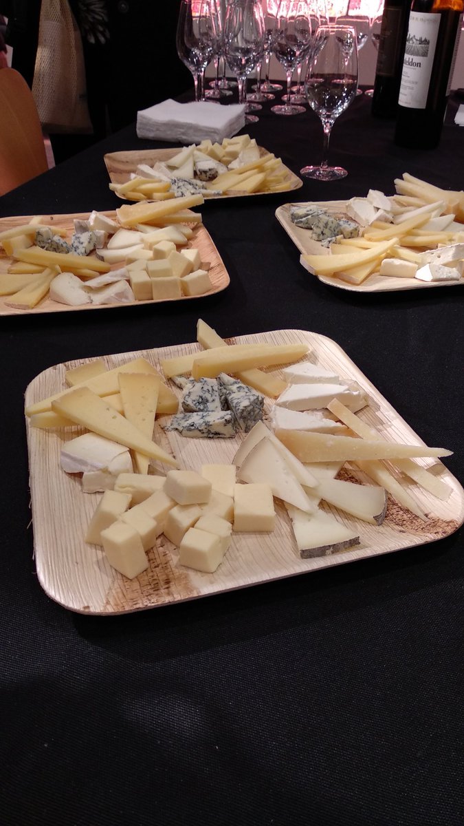 femcuinetes's tweet photo. Barcelona acollirà aquest cap de setmana @QuallaBarcelona la 1a mostra de formatge artesà català a la #ciutatcomtal
La mostra maridarà amb vins de la @dopenedes
La presentació ha tingut lloc avui a @la_boqueria
Tota la info a:
https://t.co/IoxaywrUl6
#quallabarcelona https://t.co/LsDzrsi43x