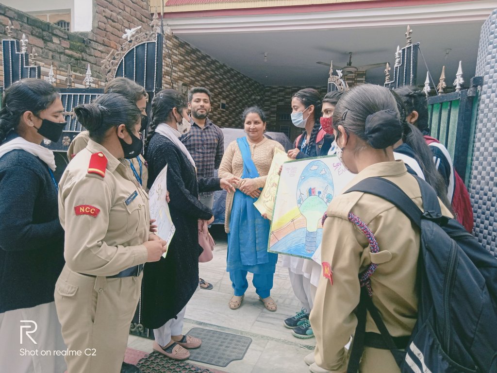 GDC_RS_Pura_NCC's tweet photo. NCC cdts(2J&amp;K Girls BN)from GDC RS Pura,Jammu organises door to door campaign to create awareness regarding energy conservation under the guidance of ANO Lt.Shaveta Chowdhary.
@DteJKL 
@adgpi 
@RanjanMahajan6 
@HQ_DG_NCC https://t.co/JuDTgsk5Yw