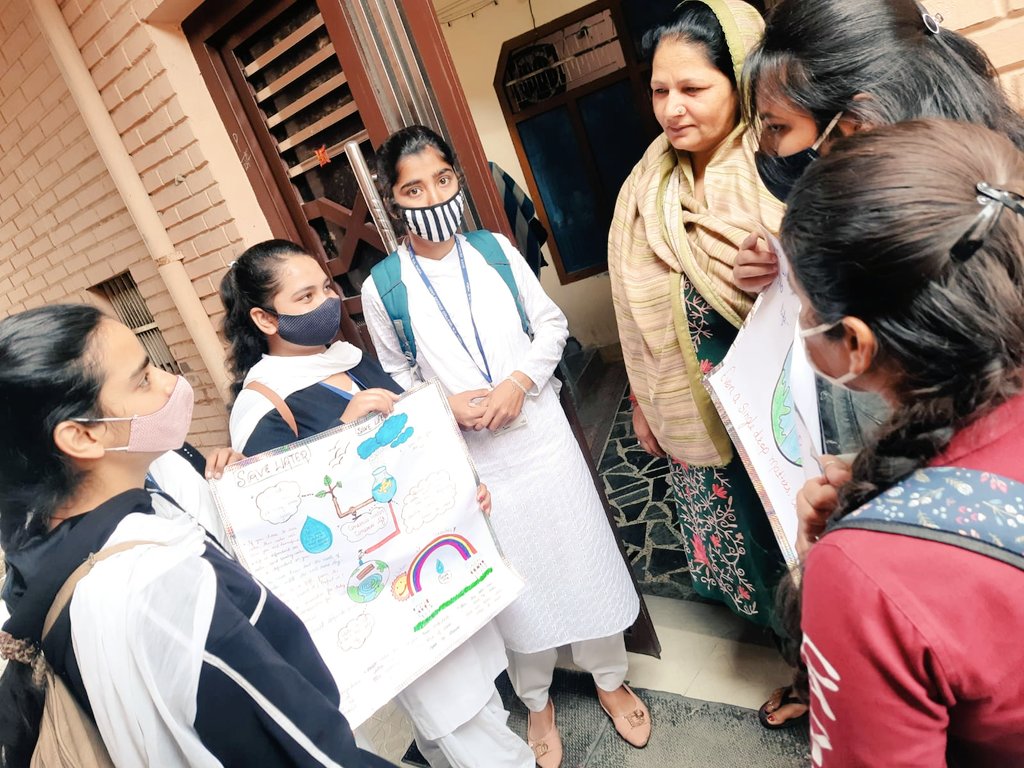 GDC_RS_Pura_NCC's tweet photo. NCC cdts(2J&amp;K Girls BN)from GDC RS Pura,Jammu organises door to door campaign to create awareness regarding energy conservation under the guidance of ANO Lt.Shaveta Chowdhary.
@DteJKL 
@adgpi 
@RanjanMahajan6 
@HQ_DG_NCC https://t.co/JuDTgsk5Yw