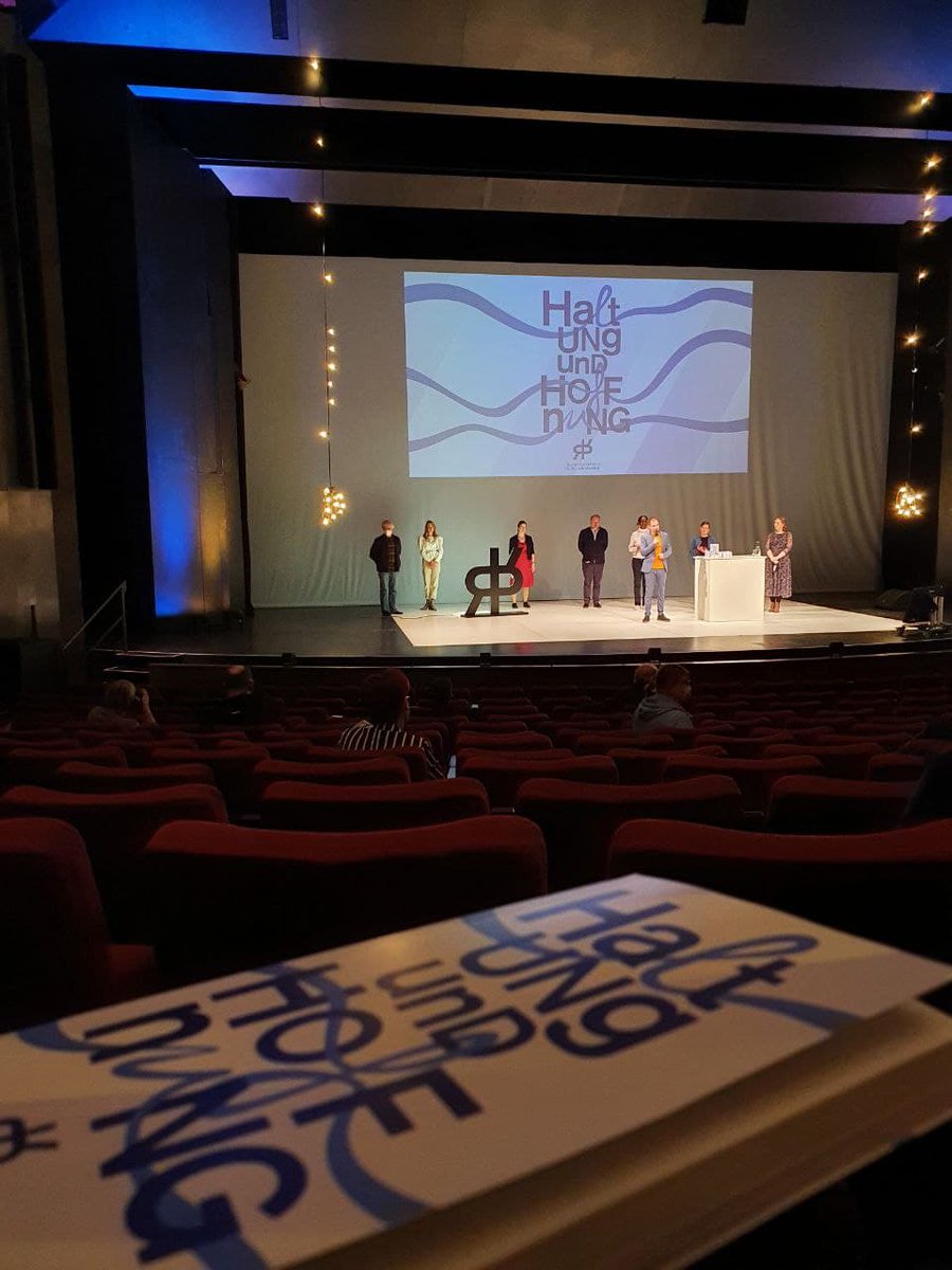 NPW (@npwestfalen) on Twitter photo "Haltung und Hoffnung" lautet das Motto der @ruhrfestspiele, deren Programm heute <a href="/StadtRE/">Stadt Recklinghausen</a> vorgestellt wurde. Auch wir sind mit dabei: am 8. Juni mit dem Konzert "Zeitgedanken" mit Werken von dello Joio, Kancheli, Haydn und <a href="/AFateyeva/">Asya Fateyeva</a> als Gast am Saxophon:
neue-philharmonie-westfalen.de/aktuelles/ruhr… "Haltung und Hoffnung" lautet das Motto der @ruhrfestspiele, deren Programm heute <a href="/StadtRE/">Stadt Recklinghausen</a> vorgestellt wurde. Auch wir sind mit dabei: am 8. Juni mit dem Konzert "Zeitgedanken" mit Werken von dello Joio, Kancheli, Haydn und <a href="/AFateyeva/">Asya Fateyeva</a> als Gast am Saxophon:
neue-philharmonie-westfalen.de/aktuelles/ruhr…