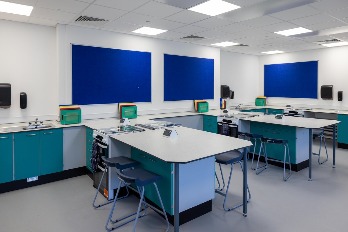 Tilbury_douglas's tweet photo. We have successfully completed the construction of 
@saddleworth_sch, a new build 1,500 pupil secondary school in Diggle, Oldham.
 
Click here to read more: https://t.co/wDLiAhrgjv

#construction #schools #education #teamwork #buildingabetterfuture #dfe https://t.co/whLyXKB1AA