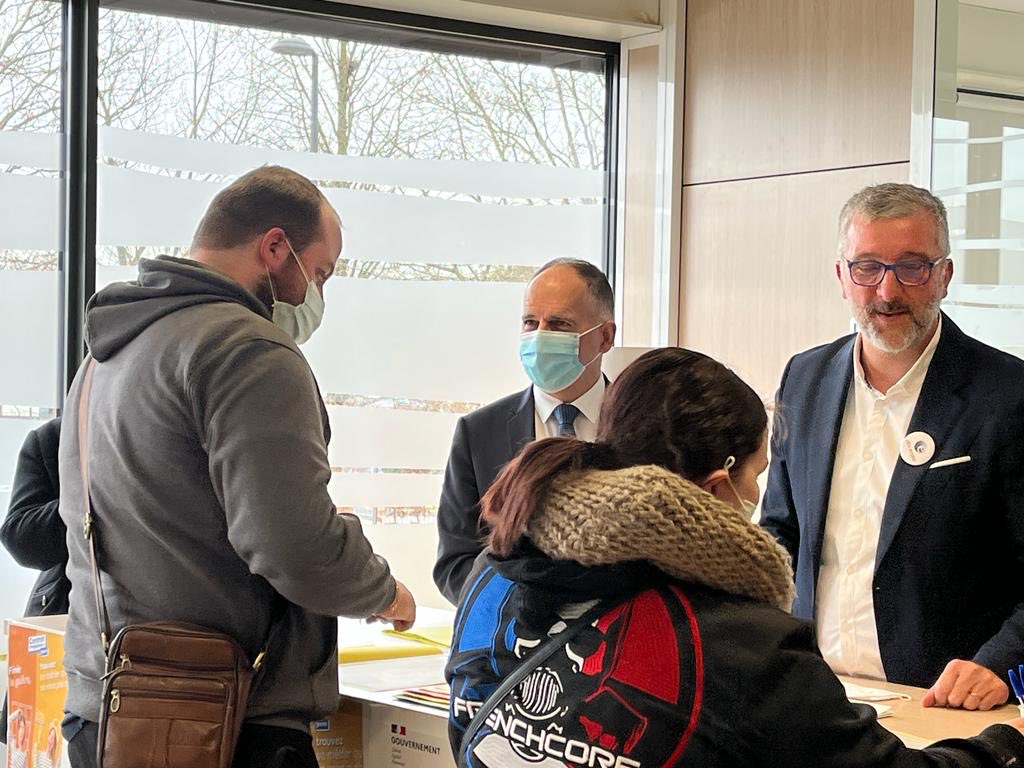 DARRAS62144's tweet image. Signature de 12 #CEJ au ⁦@pole_emploi⁩ d’Arras ⁦@Prefet62⁩. un partenariat fort autour de l’accompagnement des jeunes. ⁦@E2CARTOIS⁩ ⁦@AFP2i⁩ ⁦@JlucDerambure⁩ ⁦@Nathalie_DUDA⁩