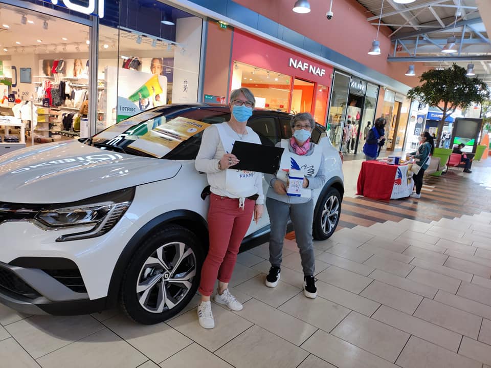 SecoursPop82's tweet photo. 2ème initiative des bénévoles en campagne #donactions le 26/02 à Auchan Montauban. 
👉230 tickets de tombola distribués au profit de la #solidarité https://t.co/k3HIG5zF5j