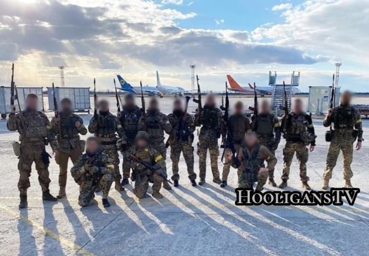 HooligansTV_eu's tweet photo. Ukraine. 02.03.2022
Belarusian football hooligans of Dinamo Minsk defending one of the points in the Kyiv area. 

#UkraineWar https://t.co/0FfUp4Nu6y