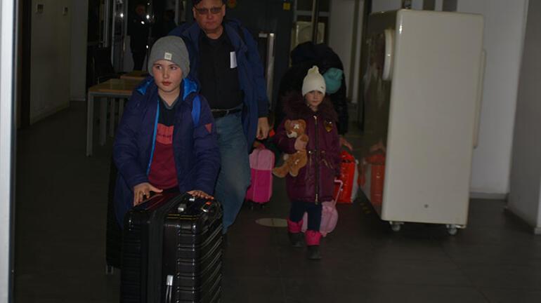 milliyet's tweet photo. ◾ Ukrayna'dan kaçtılar, Bulgaristan'dan Türkiye'ye yürüyerek geldiler 
 https://t.co/FKokZWFtQh https://t.co/oUYZ74F4QB