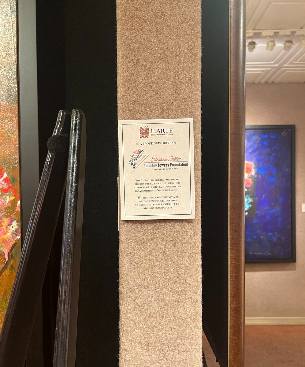 amyfreeze's tweet photo. Frank! Look what I saw in Maui! @Tunnel2Towers Supporter Alex Saab @harteintgallery Thank you for supporting heroes! #t2t #neverforget #maui #hawaii https://t.co/btg9yKI7C2
