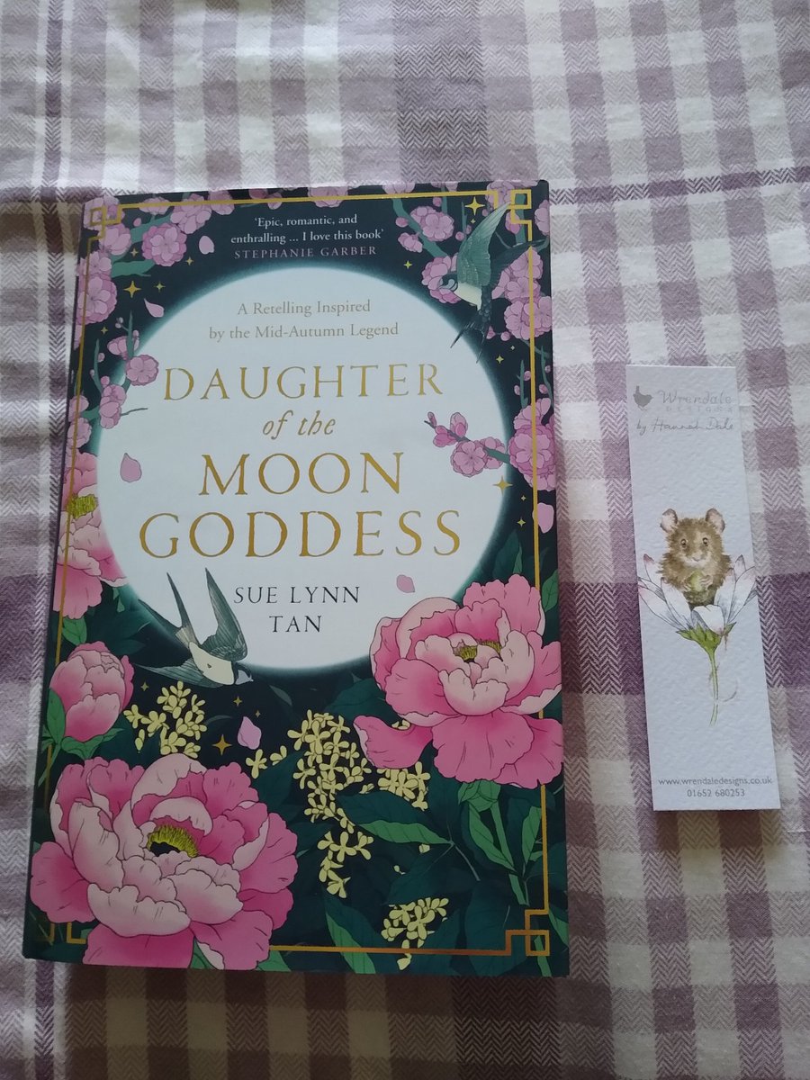 MJB992's tweet photo. Maybe should've considered my hand/arm weakness with my M.E when I asked for this 😆 my love of a pretty book will always get the better of me 🤣 #hardback #heavybook #daughterofthemoongoddess #prettybook #reading https://t.co/PfEQ9guj6V