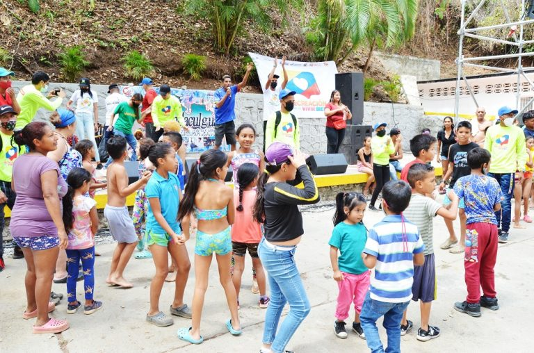 Gob_Guarico's tweet photo. #SabíasQué❓ Balneario El Castrero ha sido epicentro de disfrute durante los Carnavales 2022

Más información ⬇️
👁‍🗨https://t.co/cvrZeUE5bh

#Guárico
#VenezuelaApuestaALaPaz 
#GuáricoTuDestino https://t.co/iMcTGYEhgf