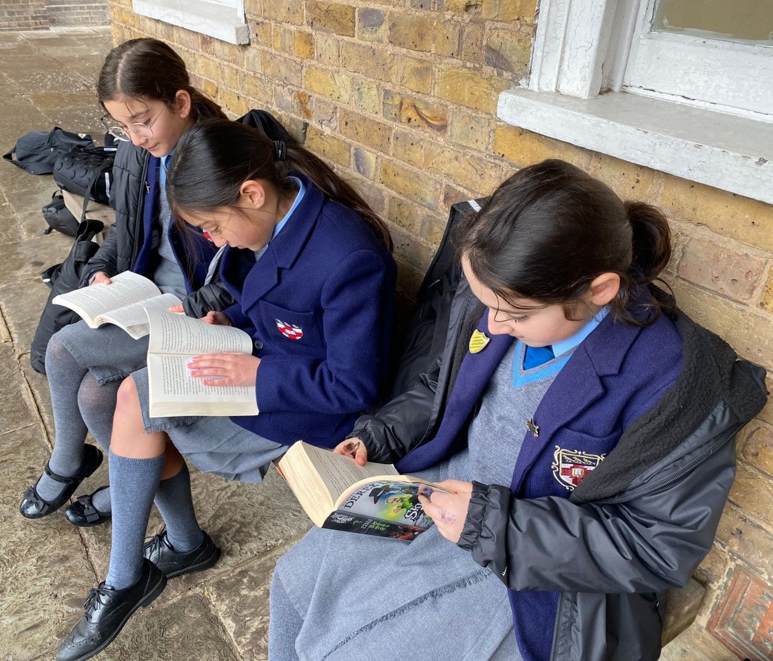 MillHillBelmont's tweet photo. Reading Week is in full swing!
We have enjoyed: Buddy Reads between Year 5 and Year 7, Mr Roberts reading to Year 4 and the Upper School Library Assistants sharing their favourite books with Grimsdell’s Year 2 children.
#MillHillBelmont #NationalReadingWeek https://t.co/WVXMsThWxN
