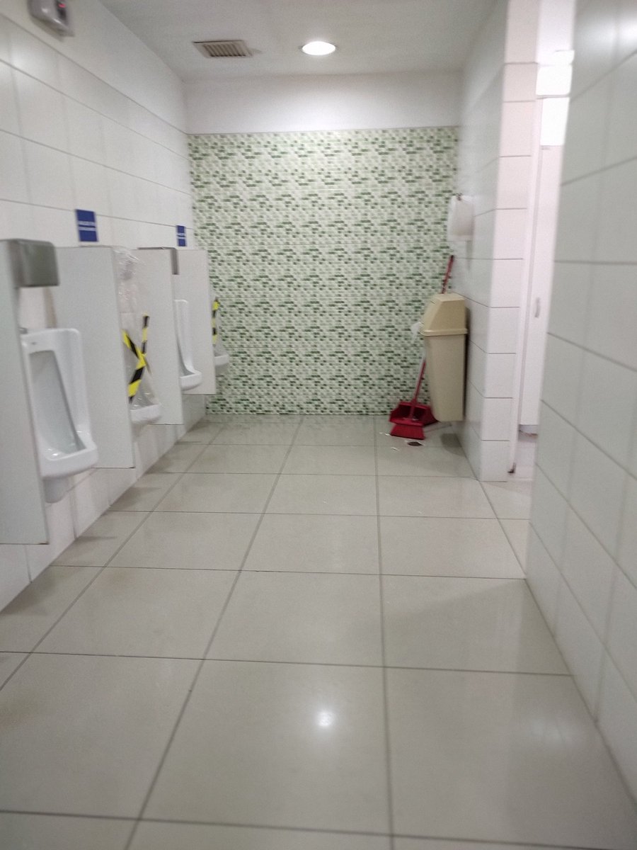 pmartigonza's tweet photo. Bañitos... Tú ya sabes lo que aquí pasa y lo que se disfruta 😈 #gloryhole #BANOSPUBLICOS #sexlight #cruisingenpublico https://t.co/qPNl3H62Nr