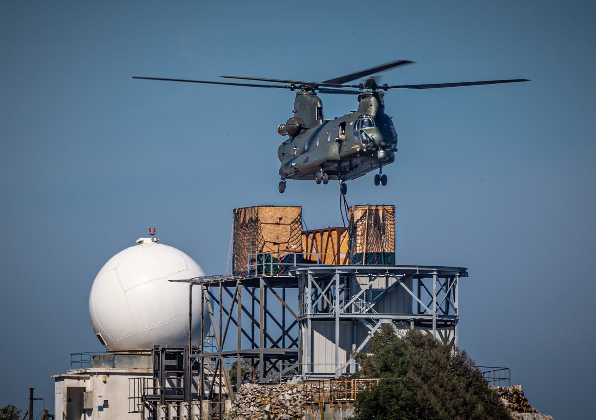 dparody's tweet photo. Fantastic flying skills from @RoyalAirForce Chinook helicopter pilot today as new radar is delivered to the top of the Rock of Gibraltar. #AvGeek #avgeeks https://t.co/rE0So0zPIn