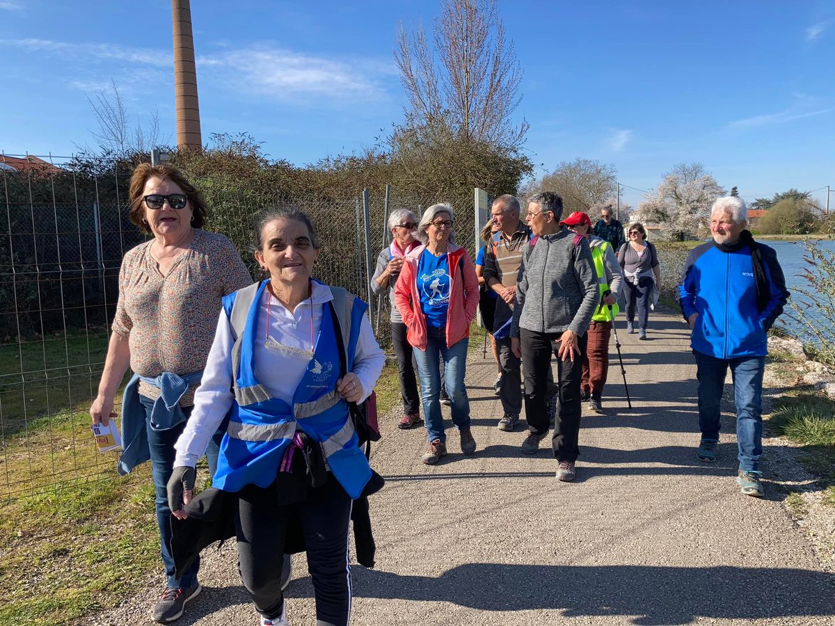 SecoursPop82's tweet photo. 3ème initiative des bénévoles en campagne #donactions le 01/03 avec les marcheurs solidaires en partenariat avec l'association Les Poumpils Montéchois. 👉76 marcheurs / 145 tickets de tombola distribués au profit de la #solidarité https://t.co/K4JXi1LEia