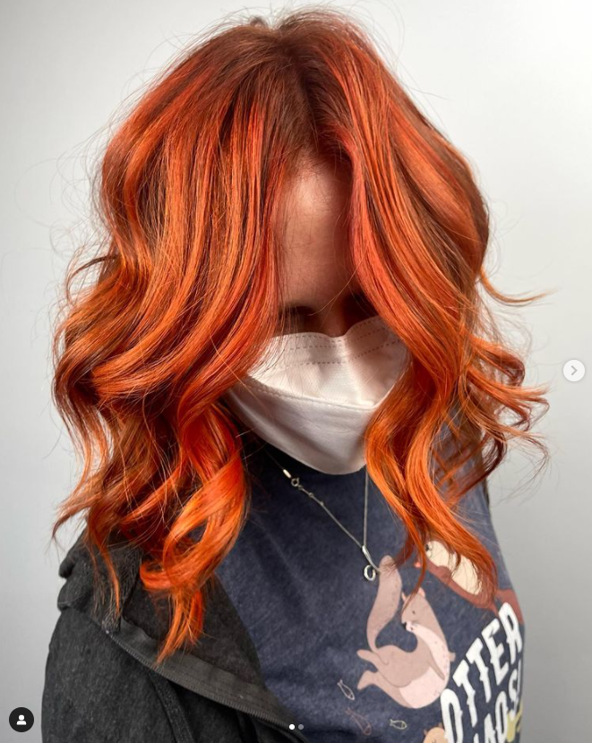MyRockItStudio's tweet photo. The 90s are making a comeback but let’s make them 2022!!  With @megix10 lift 9 and @olaplex I then smudged her root with Megix 10, 10 min color and pure shades on her ends. I double glazed her adding more pure shades to her @olaplex no 2.
Styled with my @babylissprousa iron https://t.co/zvz37xBENL