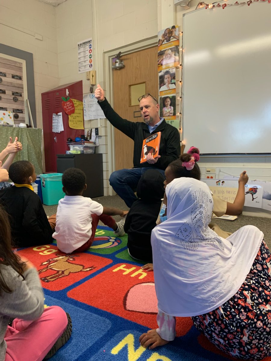TashaJAnthony's tweet photo. Thank you @MJGibbins for pouring into our readers at Mark Twain this morning. @MTEMustangs @MTEMustangsPTA #ReadAcrossAmericaDay
#MTEreads
#RISDReads #RISDbecause @RISDLitandInt #RISDPowerofLove https://t.co/aVgyP6oNJS