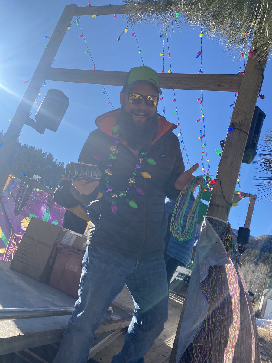 mskristawells's tweet photo. Mardi Gras in Red River this past weekend was amazing! Got to watch Jeff come down the mountain with torches:) https://t.co/uePTReNyPN