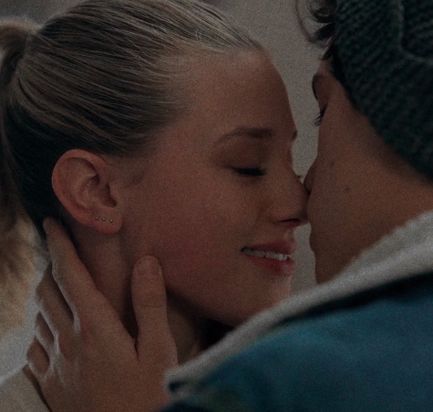 bugheadsthinker's tweet photo. happy bughead day to everyone who celebrates 🥳 https://t.co/Mw3ILE61Pt