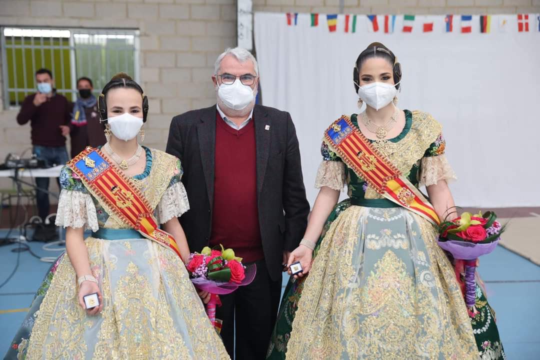 l_ferrando's tweet photo. Nos han visitado la Fallera Mayor y la Fallera mayor infantil de Valencia, Carmen y Nerea y sus cortes de honor. https://t.co/ylD4MSqrzx