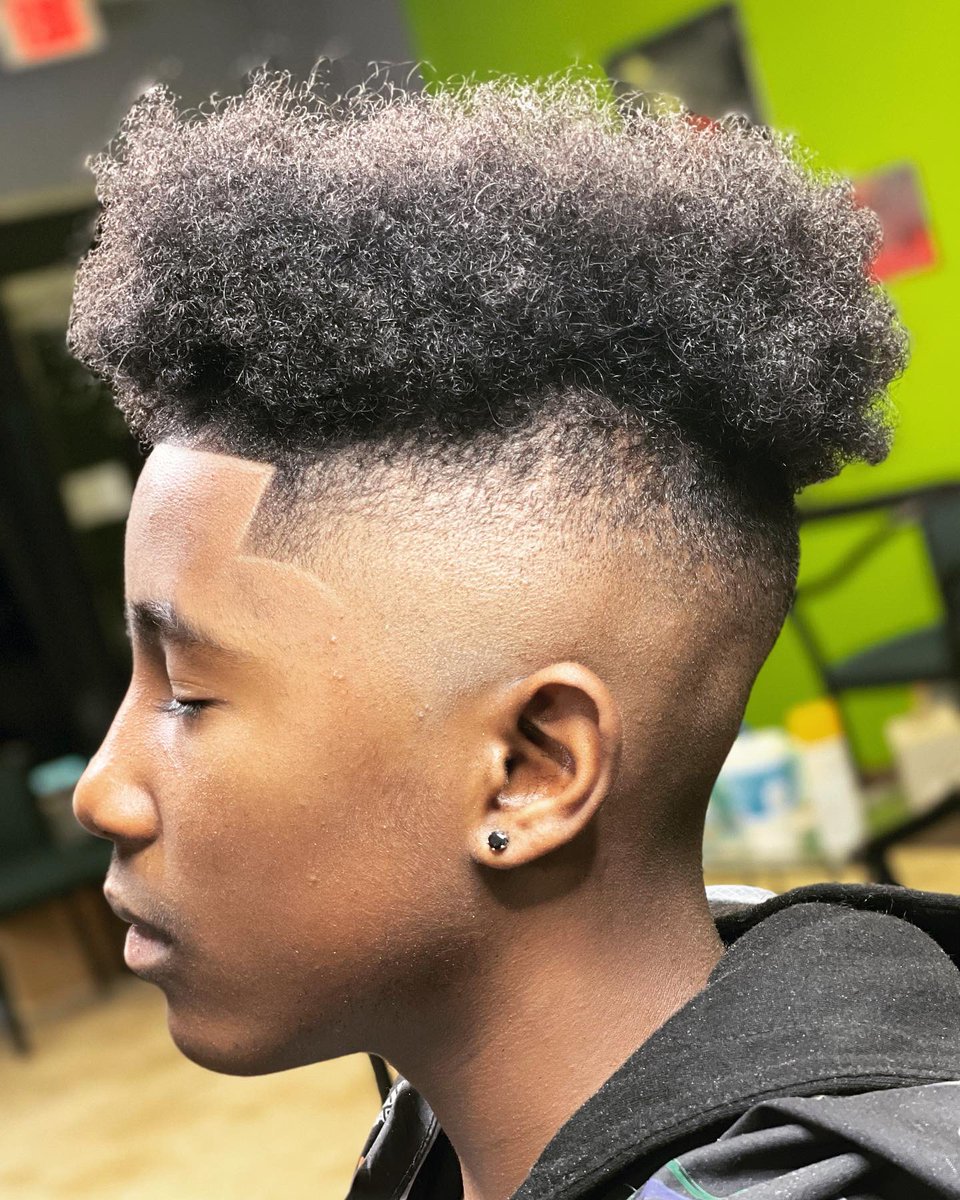 truthdabarber's tweet photo. Know My Name Mr.TooRawTruth 💈🥶🔥 (Bald fade ) Clean Edge 
#Barber #Tallahasseebarber #850barber #nastytallybarber #flordiaBarber #TravelingBarber https://t.co/CuQjXlomH5