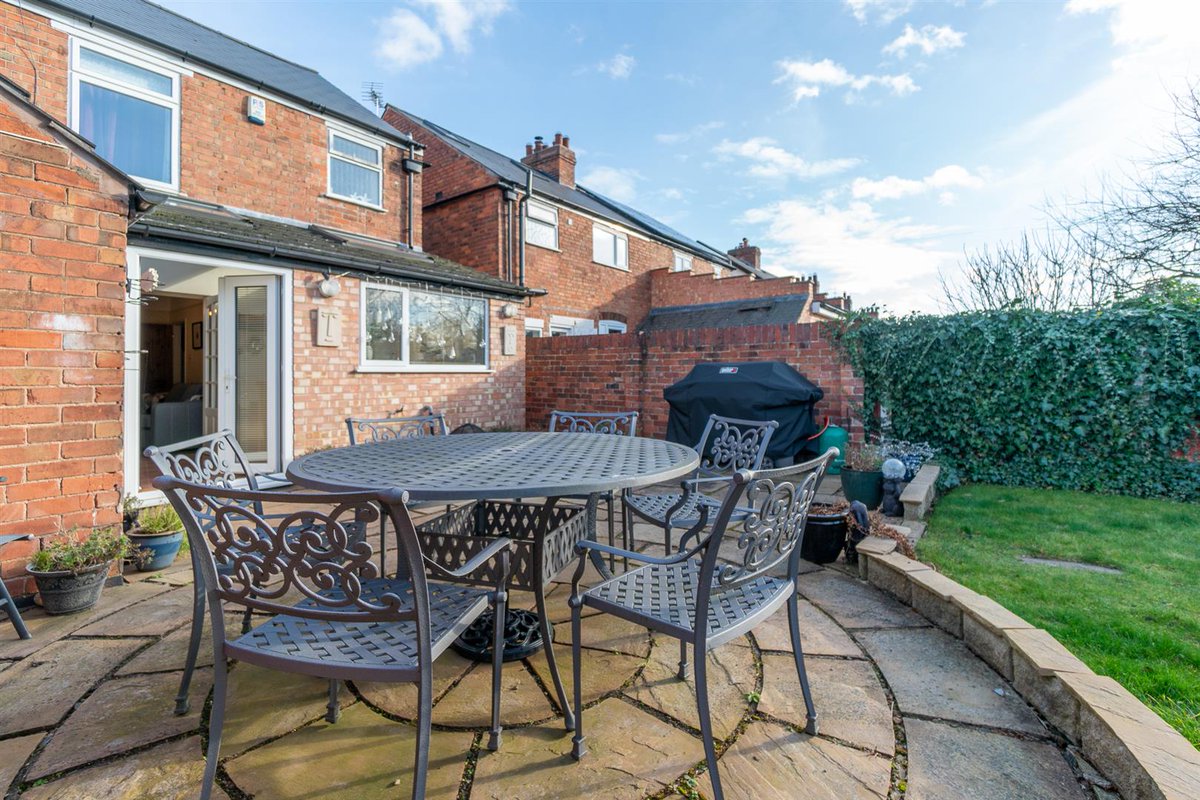 thomasjamesea's tweet photo. **NEW**
🏠 Semi Detached Home
🏠 Three Bedrooms
🏠 Double Glazing &amp; GCH
🏠 Two Reception Rooms
🏠 Enclosed Low Maintenance Garden to Front 
🏠 Good Sized Garden To Rear
🏠 Wealth Of Characterful Features
☎️ Contact Thomas James on 0115- 9844660 https://t.co/ZgsMYOP6nW