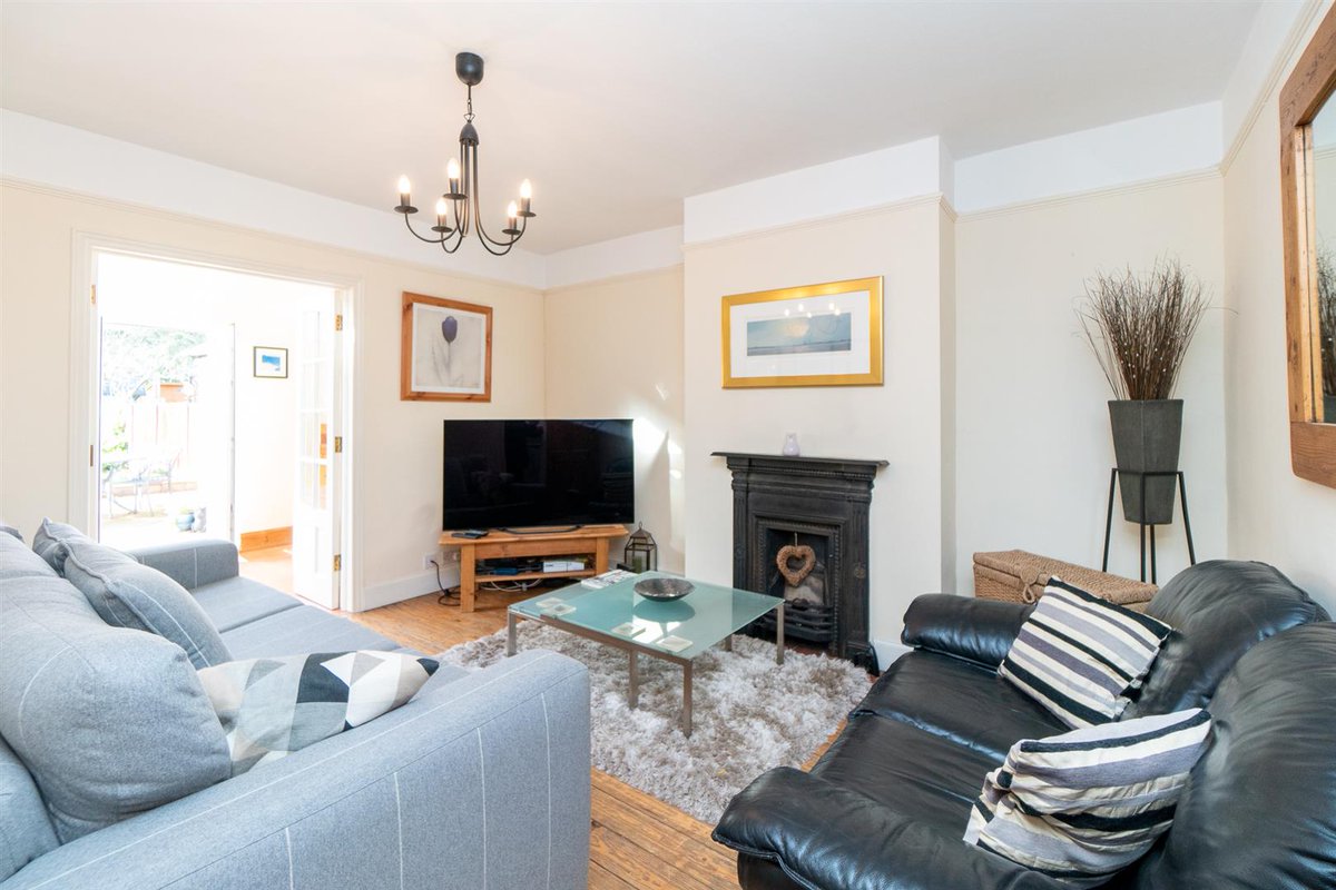 thomasjamesea's tweet photo. **NEW**
🏠 Semi Detached Home
🏠 Three Bedrooms
🏠 Double Glazing &amp; GCH
🏠 Two Reception Rooms
🏠 Enclosed Low Maintenance Garden to Front 
🏠 Good Sized Garden To Rear
🏠 Wealth Of Characterful Features
☎️ Contact Thomas James on 0115- 9844660 https://t.co/ZgsMYOP6nW