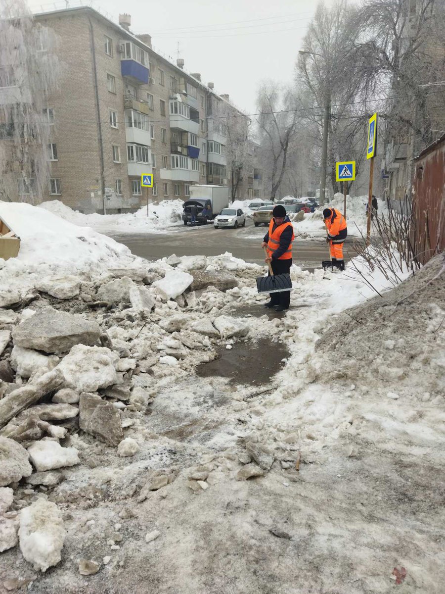 ooo_psksmr's tweet photo. 02.03.2022г. Выполнена очистка проезда и тротуара от снега и льда на ул.Олимпийская, 18. 
@Rudakov_i_a @gkh_kir63 https://t.co/zvL6wGoI7H