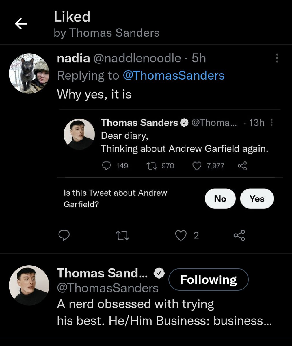 nadia  desk job era tweet media