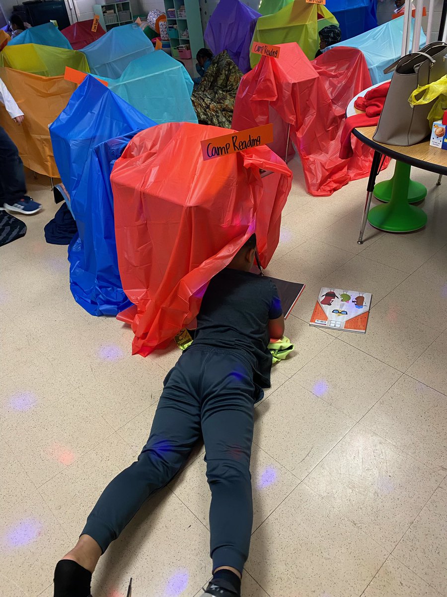 TweetDCS_SIS's tweet image. The 3rd graders in Ms Burks room have an exciting adventure for Read across America day! #MakingItMatter #TeamDCS