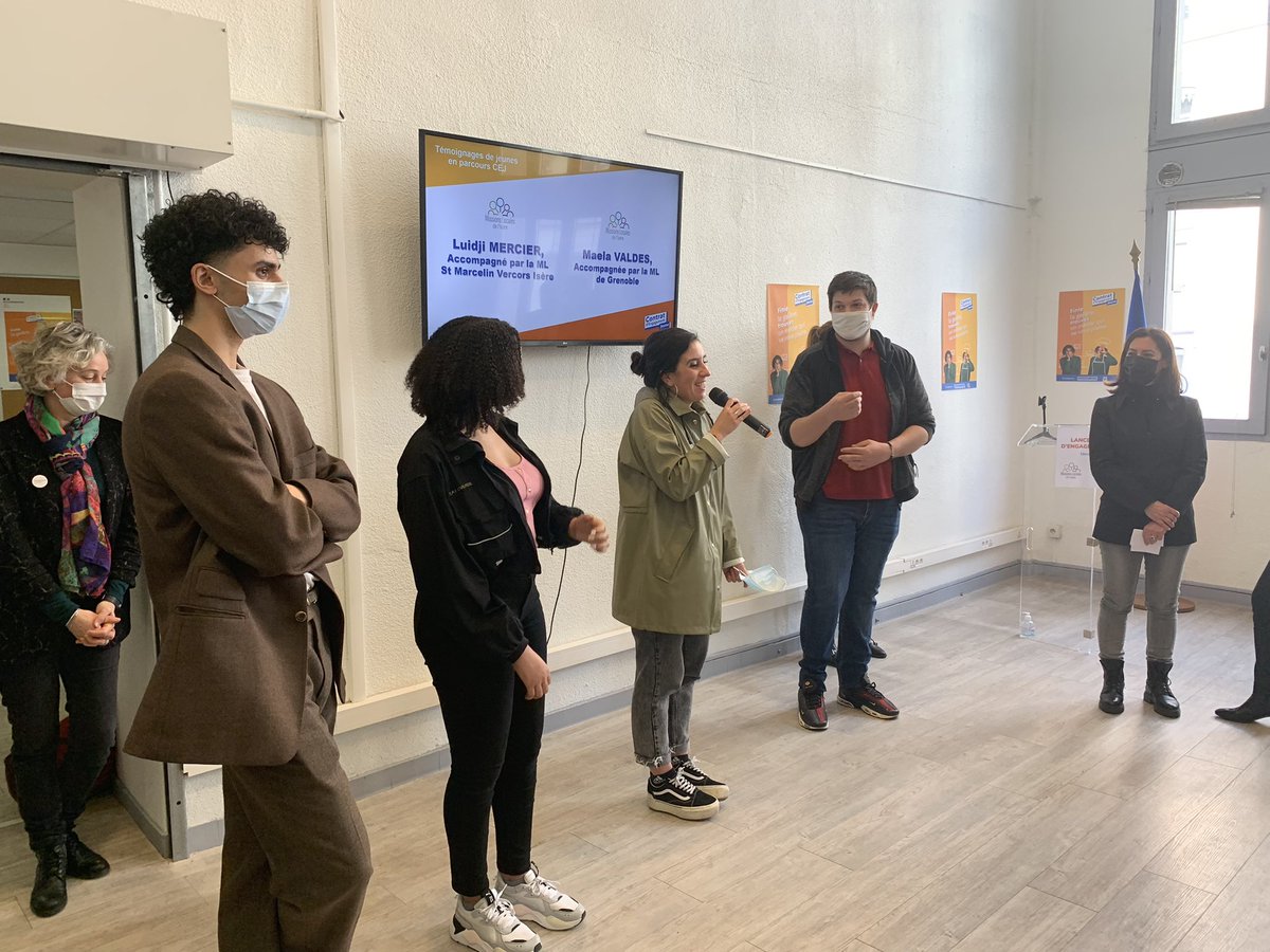 EdwinDarmochod's tweet photo. @IserePole mobilisé aux côtés des missions locales pour proposer à tous les jeunes en risque d’exclusion professionnelle le contrat d’engagement jeune. Signature ce jour des premiers CEJ par le Préfet de l’Isere et @Faillet2 #CEJ #1jeune1solution #TousMobilisés #onestlàpourvous https://t.co/dgnPamDFkq
