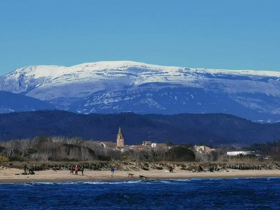 🌊 A Fréjus, la nature est reine...

☀️ Quand les lignes de mer, de montagne et d'horizon se rencontrent... 

📸 Une vue imprenable captée par le compte insta José Prouillet il y a quelques jours