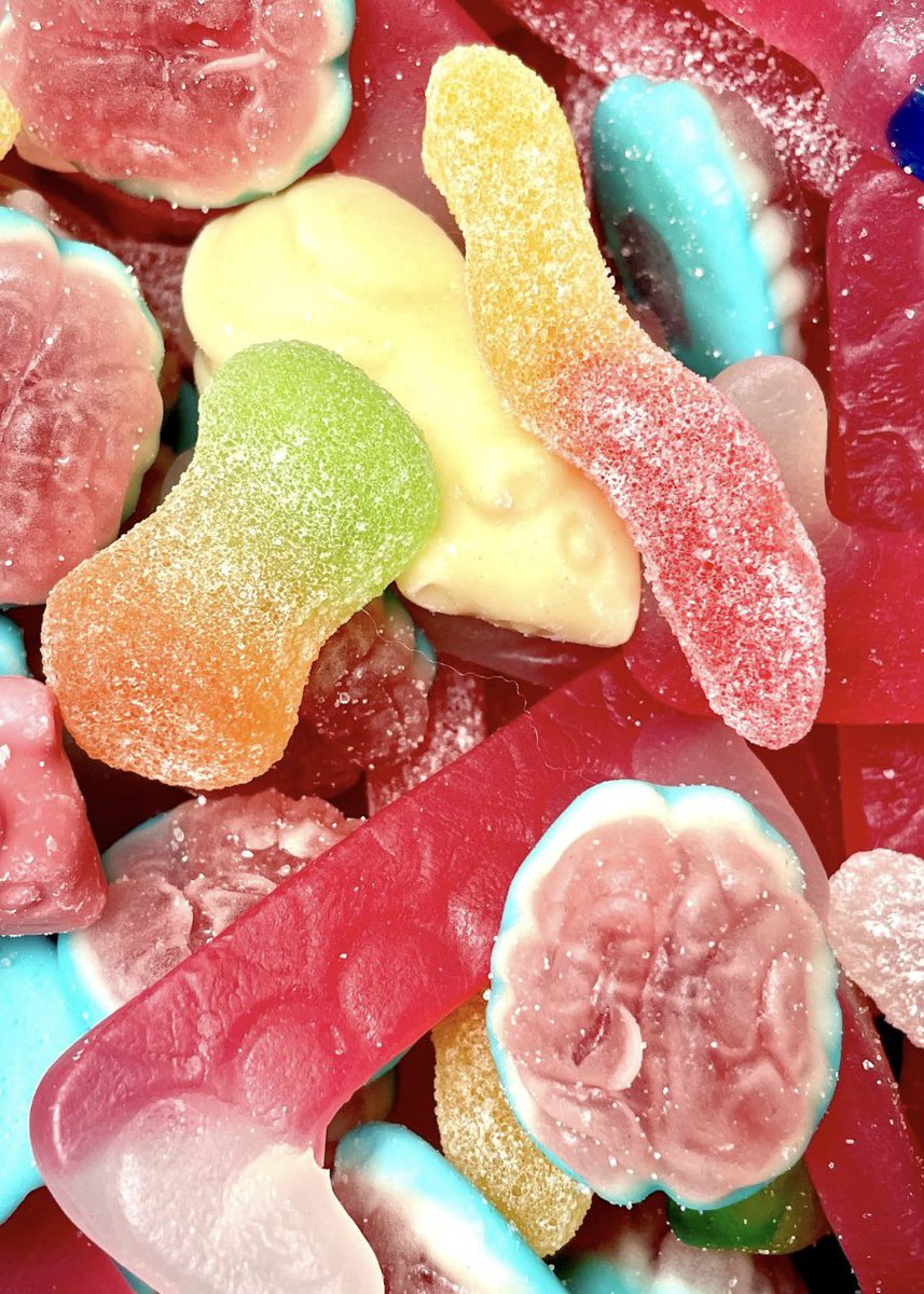lovefunhub's tweet photo. Honestly just wishing I could dig my teeth into these rn 😩😩 #candy #chrisevans #heycandy https://t.co/QltWpOLrVY