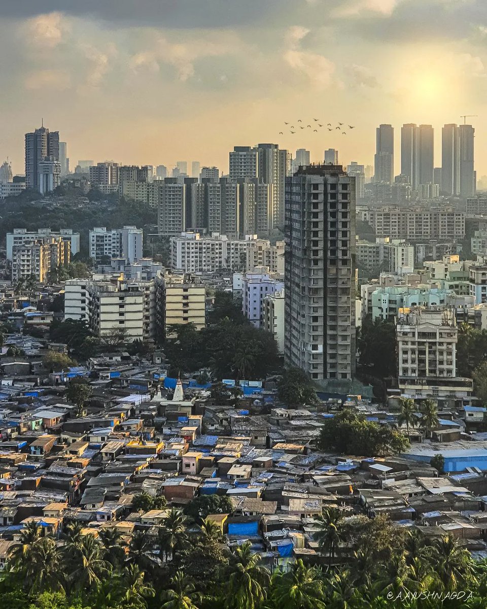 Wassup_Mumbai's tweet photo. "In Mumbai, you go five yards and all of human existence is revealed. It's an incredible cavalcade of life" ~ Julian Sands ✨🏙️ #WassupMumbai https://t.co/sugJtVgk84