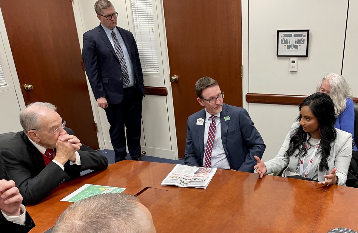 klavitter's tweet photo. ⁦On Capitol Hill, @ChuckGrassley⁩ (left) listens to ⁦@Dupaco⁩ branch manager Torri Freese explain how the credit union helped improve the well-being of a member who experienced an attempted fraud. #CreditUnions #CUNAGAC https://t.co/46fTrnVFuU