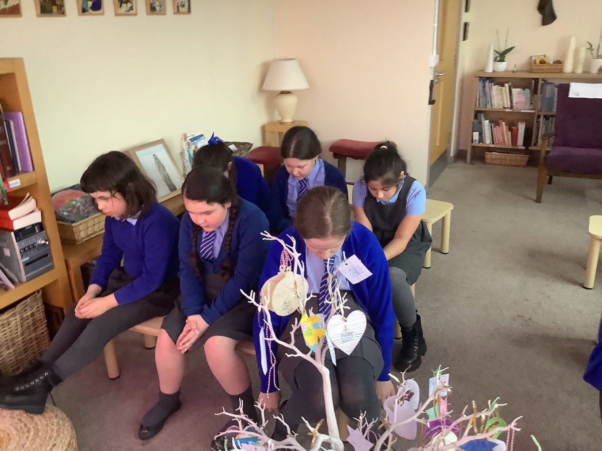 oli_primary's tweet photo. Mrs Thoroughgood’s class shared their lenten promises in our school oratory today 🙏 @csergeant3 @DeputyOLI https://t.co/Jw7tFhmrgD