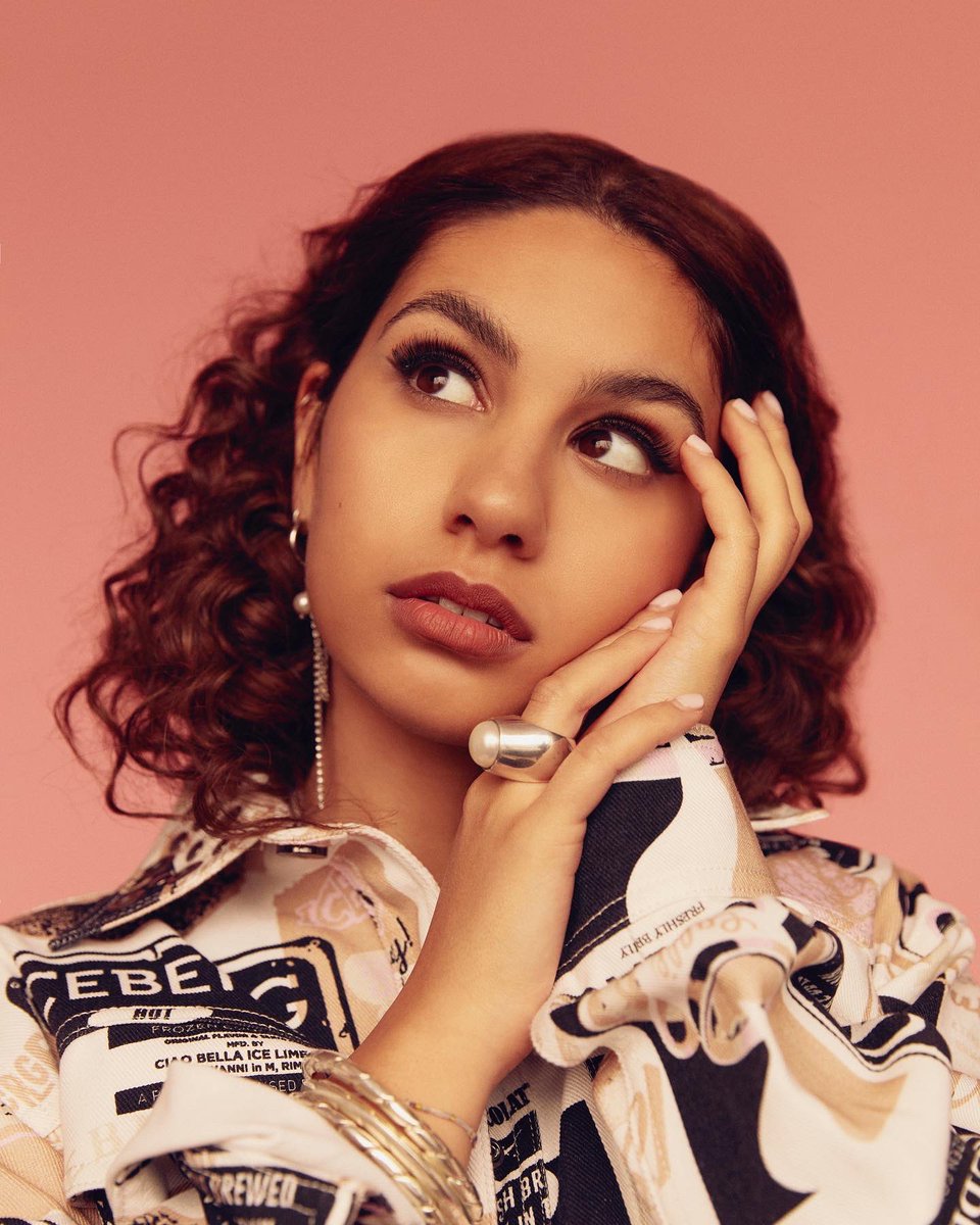 alessiacara tweet picture