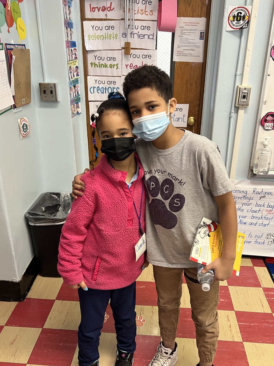 Celebrating #ReadAcrossAmerica older siblings got the chance to visit and read for their younger siblings today at Central School. ⁦<a href="/Gerald_Fitzhugh/">Gerald Fitzhugh II, Ed.D. 👌🏾♦️👌🏾♦️KAY</a>⁩ ⁦<a href="/debraprinc/">debra joseph-charles</a>⁩  ⁦<a href="/jchuy15/">jchuy</a>⁩ ⁦@twesley777⁩