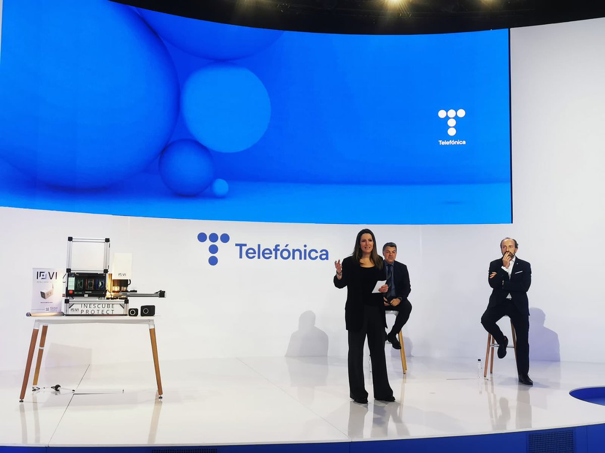 Wayra's tweet photo. #TelefónicaMWC | INESCUBE PROTECT is a compact and modular device for the detection of features not visible to the human eye, in particular complex microorganisms such as viruses, bacteria &amp; fungi! 

@blanca_drake, @dkumpelf (@inesoptics), @GBataller_Lopez https://t.co/f1y8te2pme