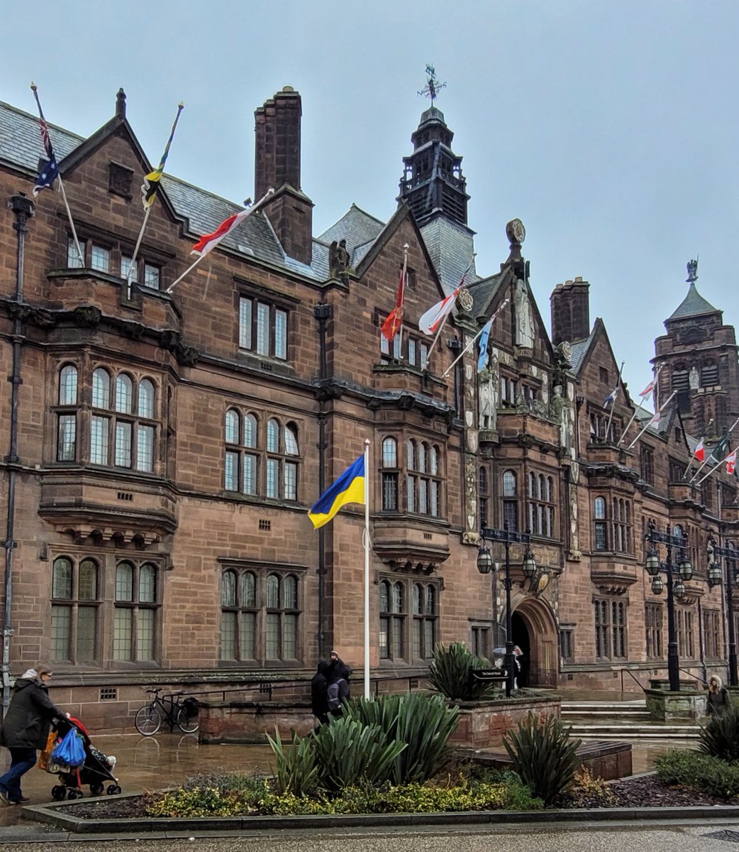 The flag of Ukraine is now flying outside the Council House as a mark of solidarity with the people of Ukraine and their families and friends who live in Coventry. 

Our thoughts are with them at this difficult time. 

🇺🇦💛💙