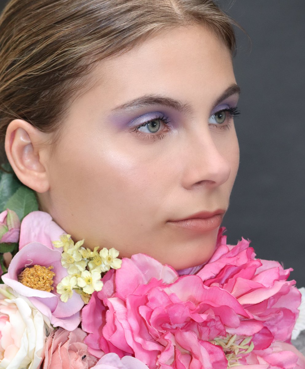 emmaolliviermua's tweet photo. si vous l’aviez pas vue, j’ai posté cette photo sur insta hier 💐 
ig:emmaollivier.mua https://t.co/R8VxamL7oy