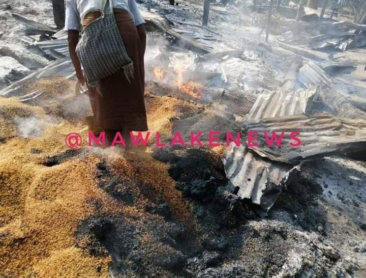 wwlsyii's tweet photo. In Thangarmahar village, Phaungpyin tsp, Sagaing division, SAC troops shelled artilleries and burnt down 11 civilians’ houses as well as rice mills on Feb 27, reportedly. #2022Mar2Coup #SanctionAviationFuel #WhatsHappeningInMyanmar https://t.co/d2PnHimrjA